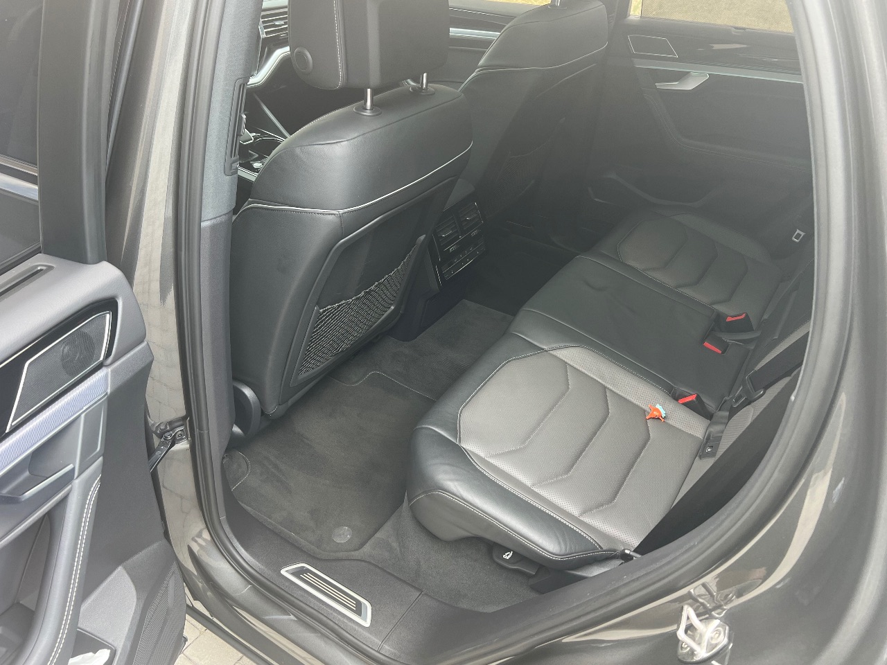 Volkswagen Touareg - фото 9