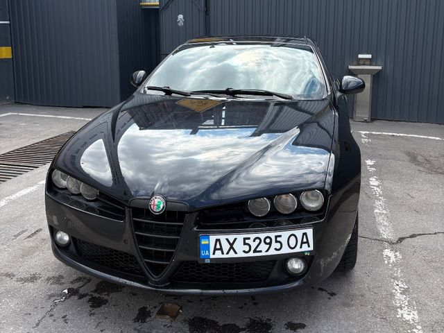 Alfa Romeo 159 - фото 1