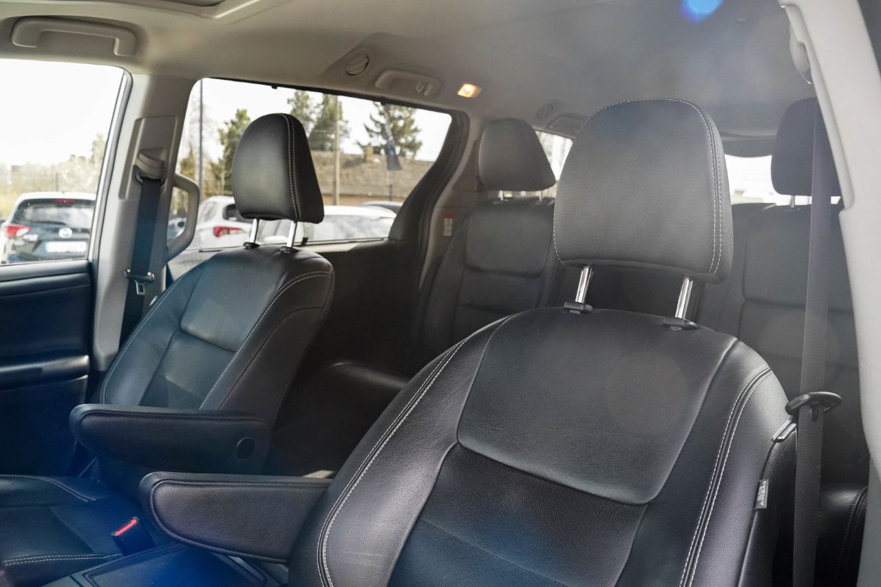 Toyota Sienna - фото 24