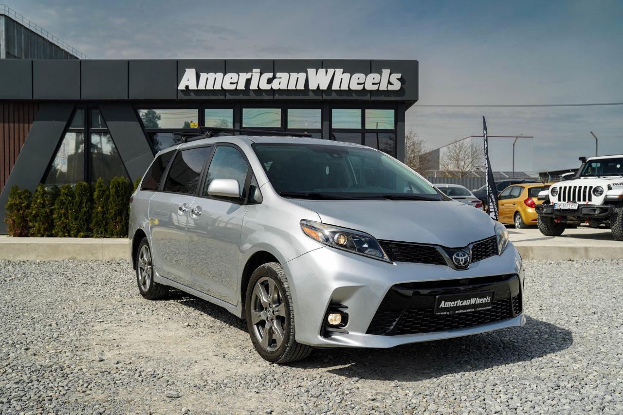 Toyota Sienna - фото 3