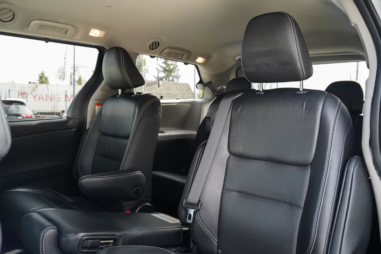 Toyota Sienna - фото 26