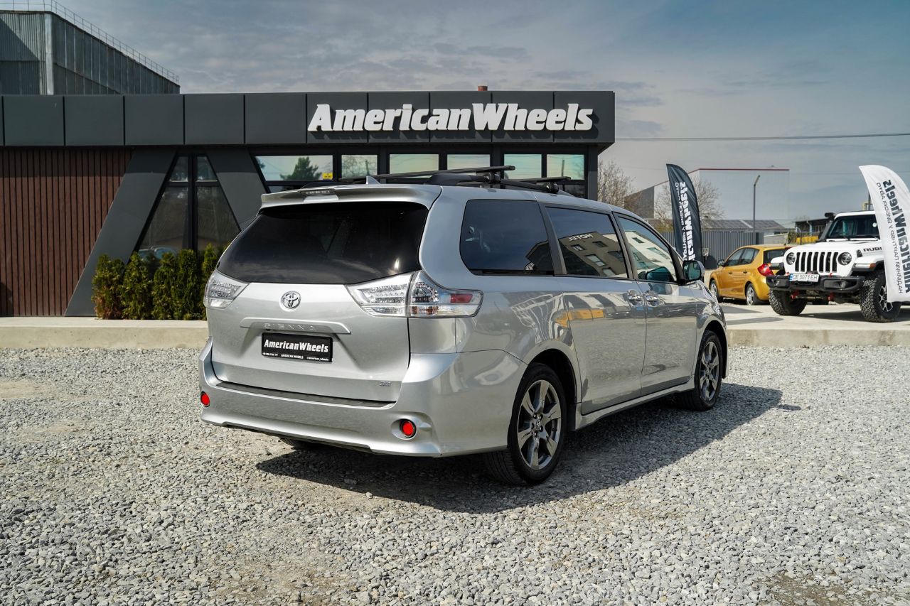 Toyota Sienna - фото 5