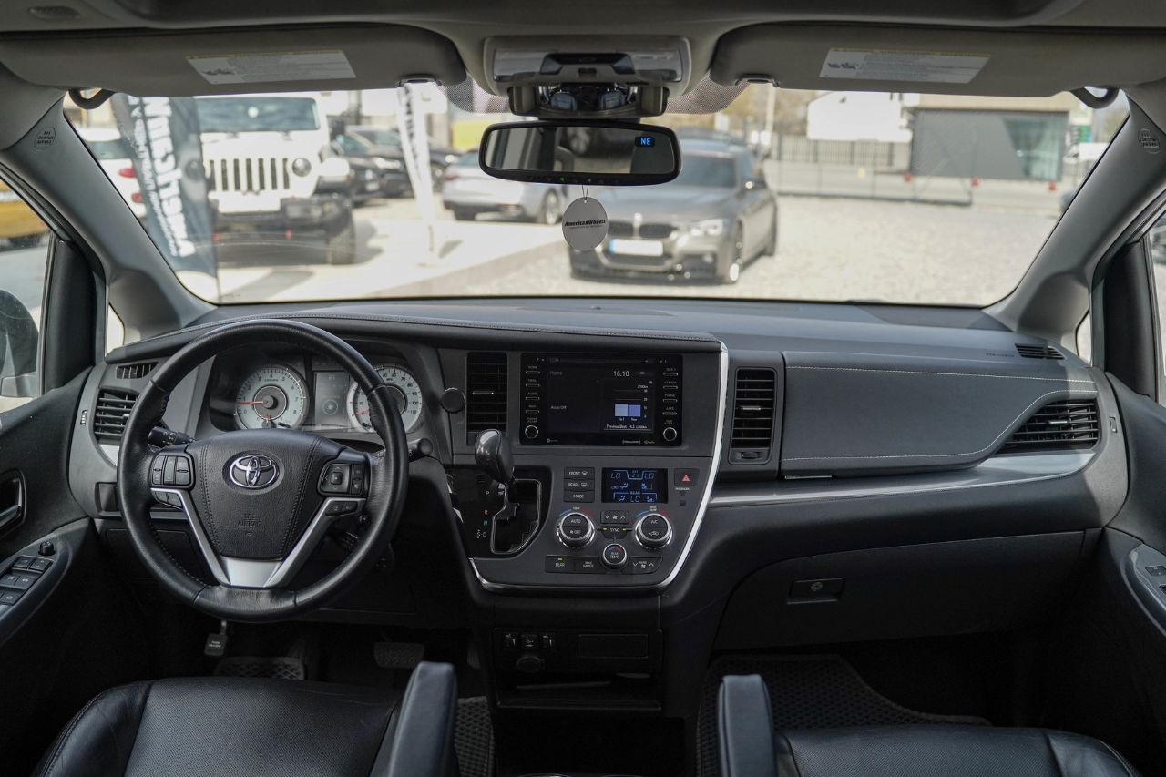 Toyota Sienna - фото 17