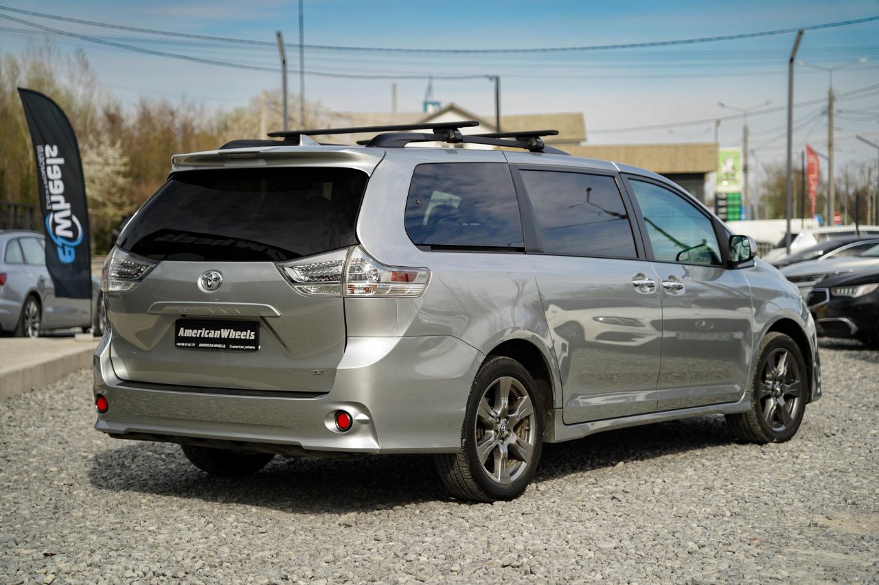 Toyota Sienna - фото 7