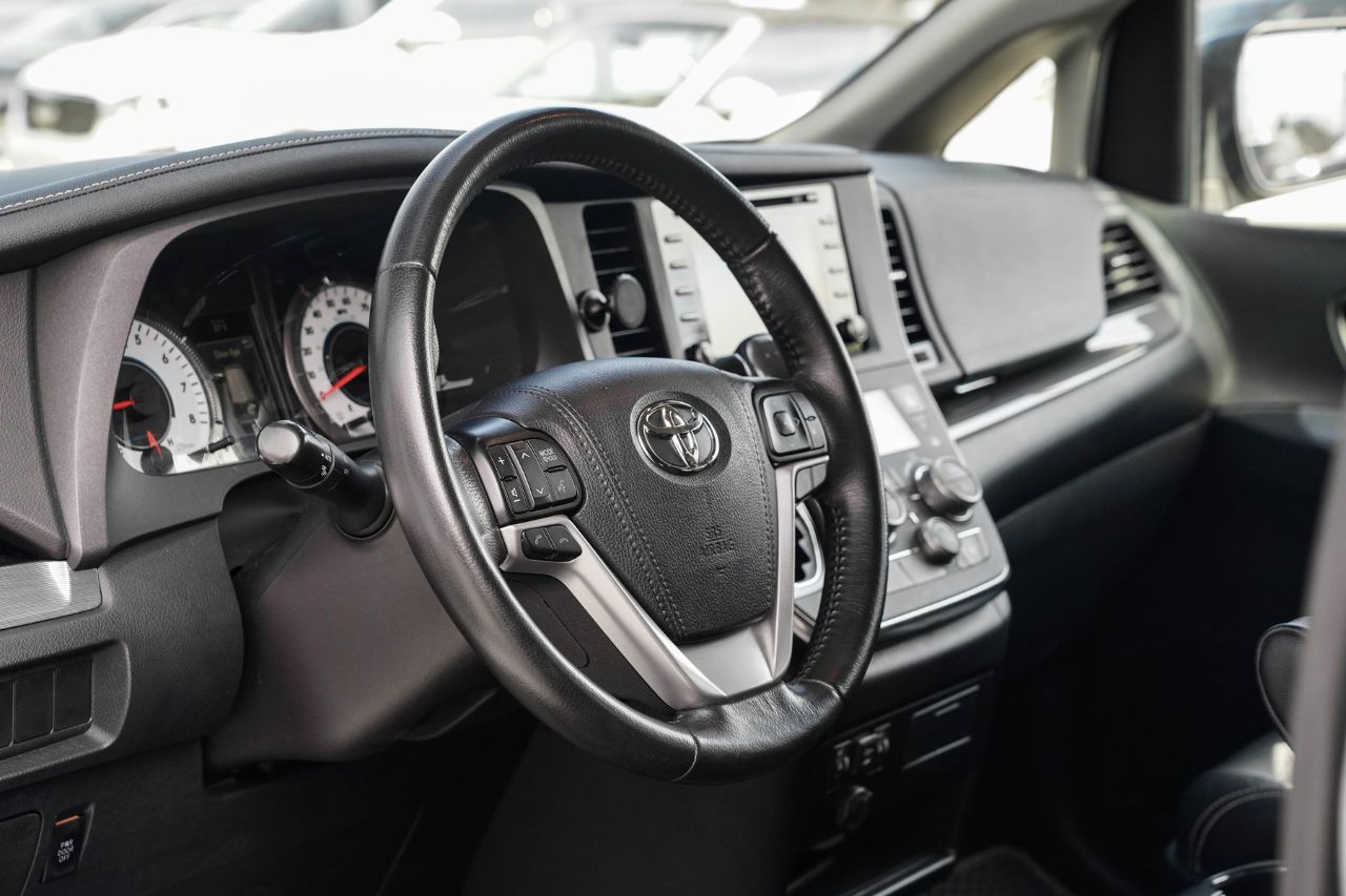 Toyota Sienna - фото 16