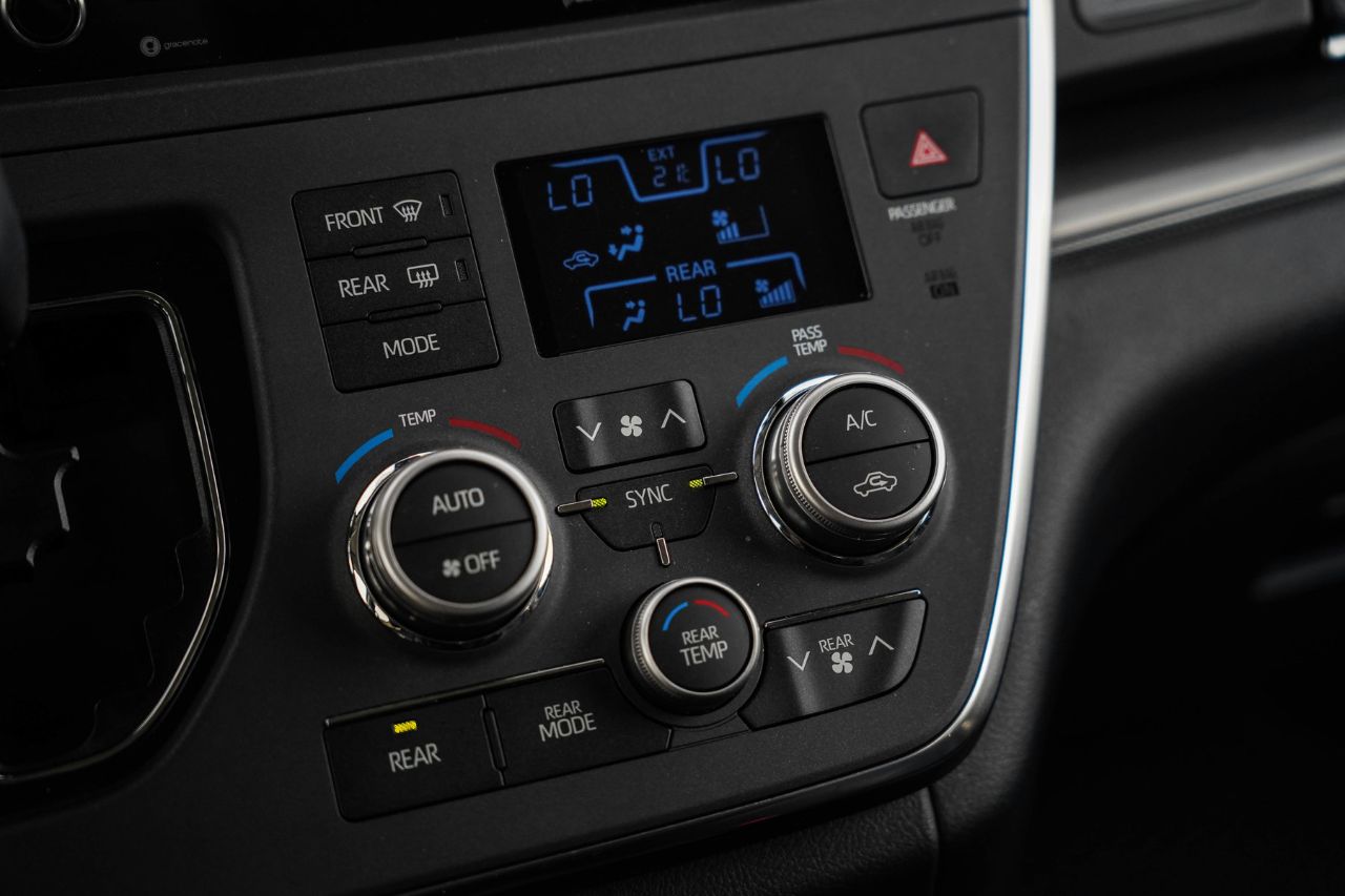 Toyota Sienna - фото 23