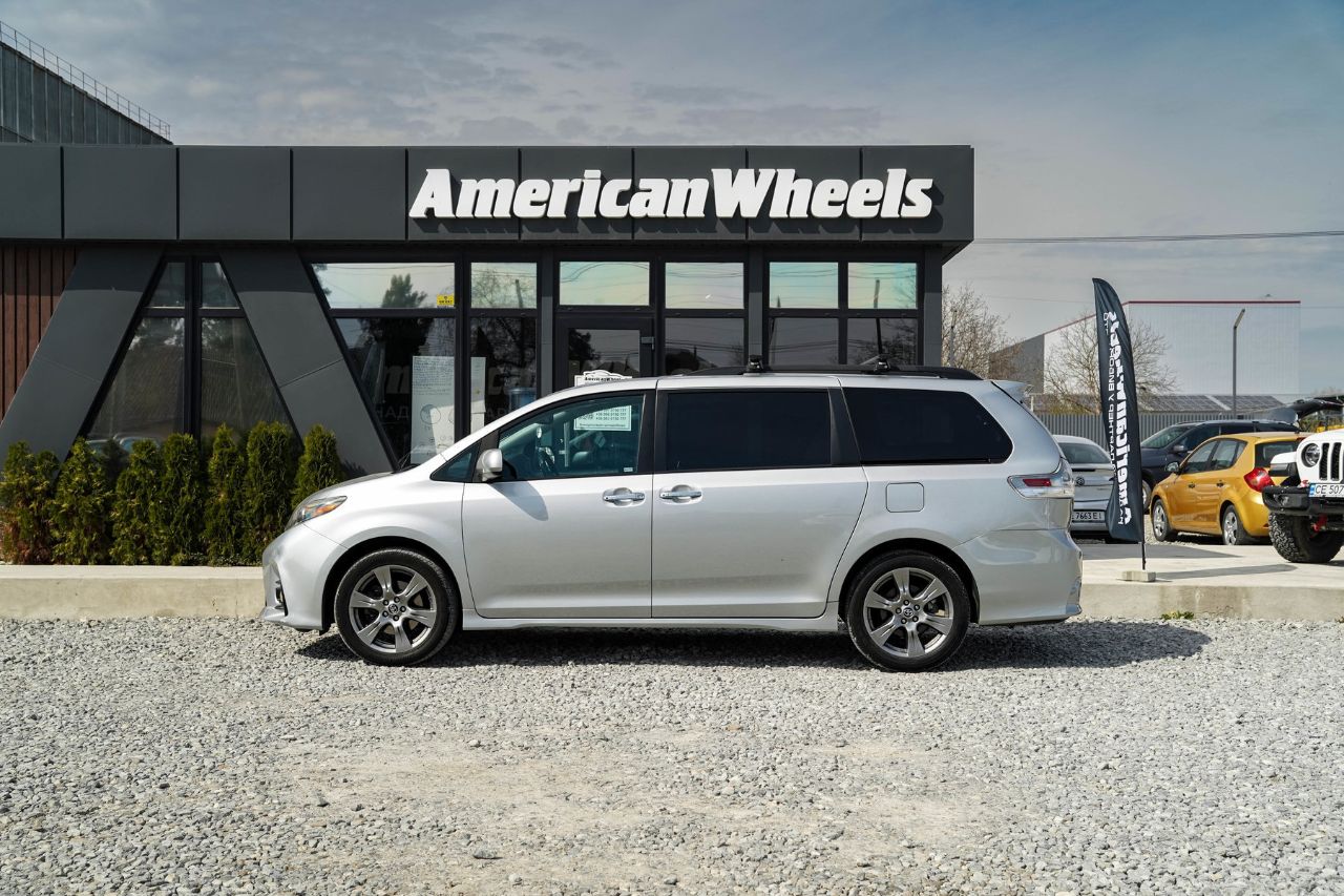 Toyota Sienna - фото 4