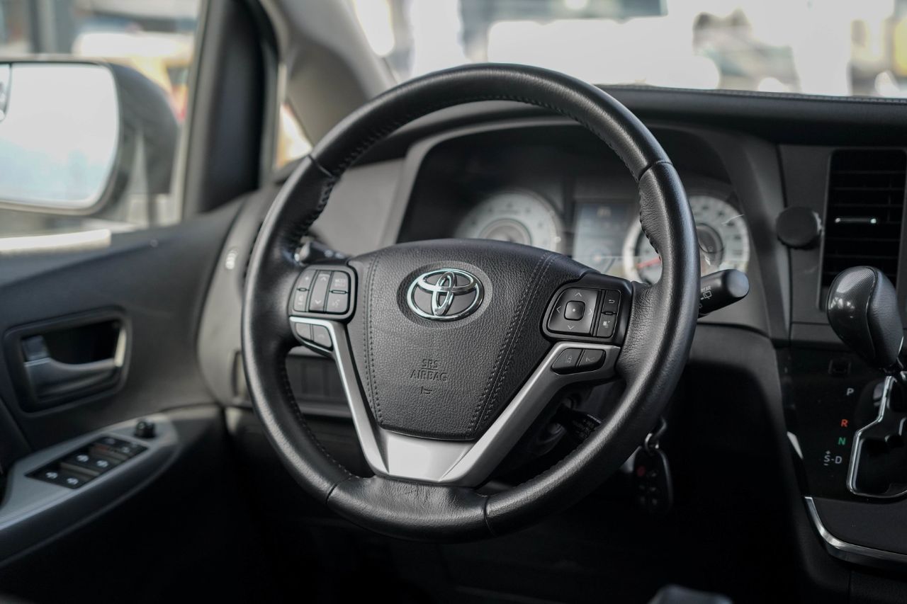 Toyota Sienna - фото 18