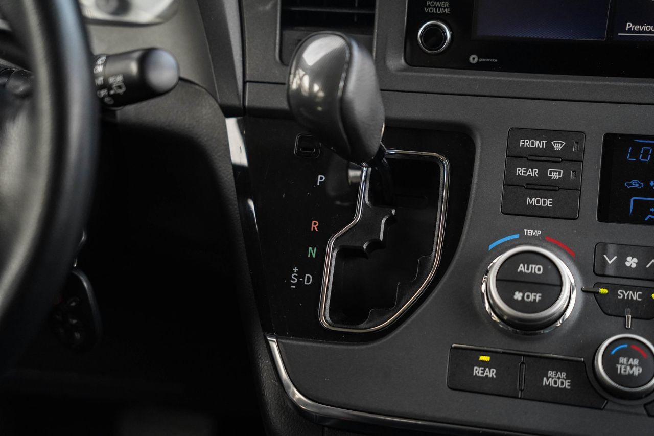 Toyota Sienna - фото 22