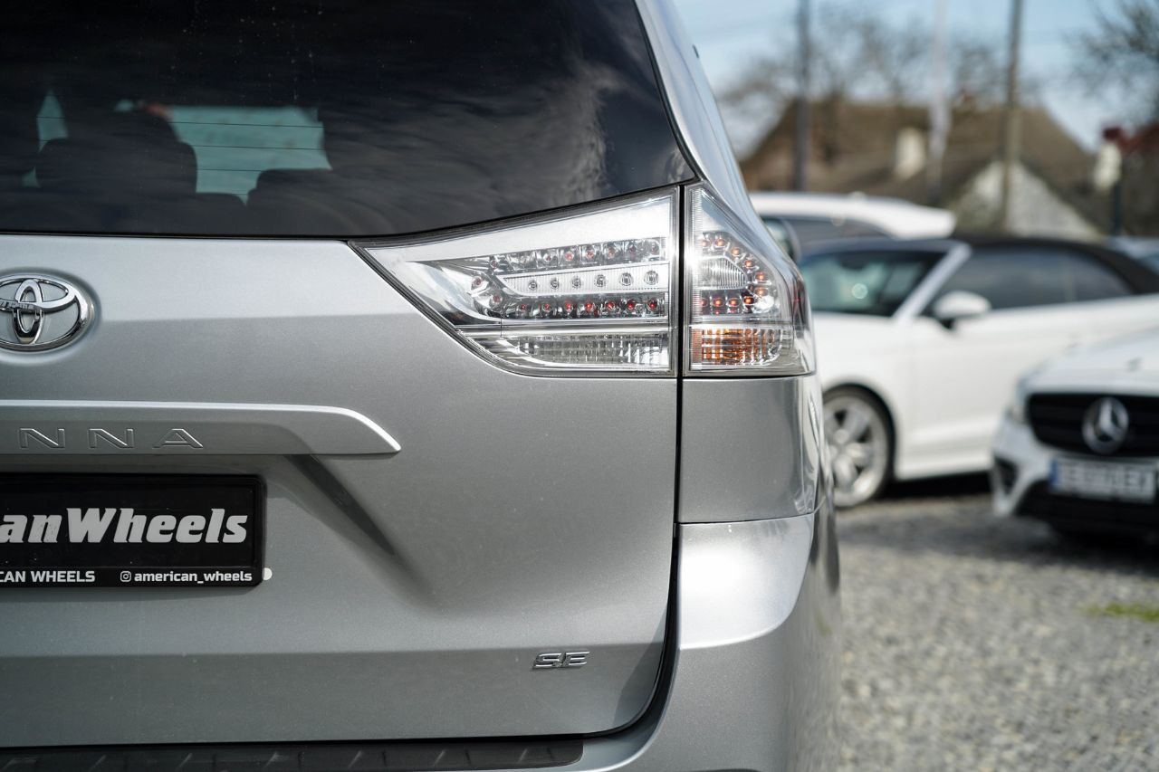 Toyota Sienna - фото 8