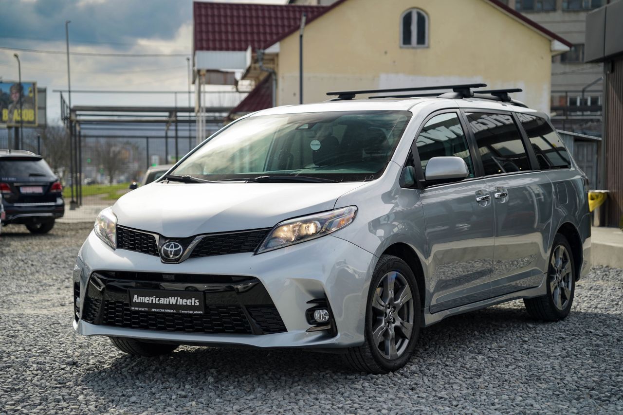 Toyota Sienna - фото 9