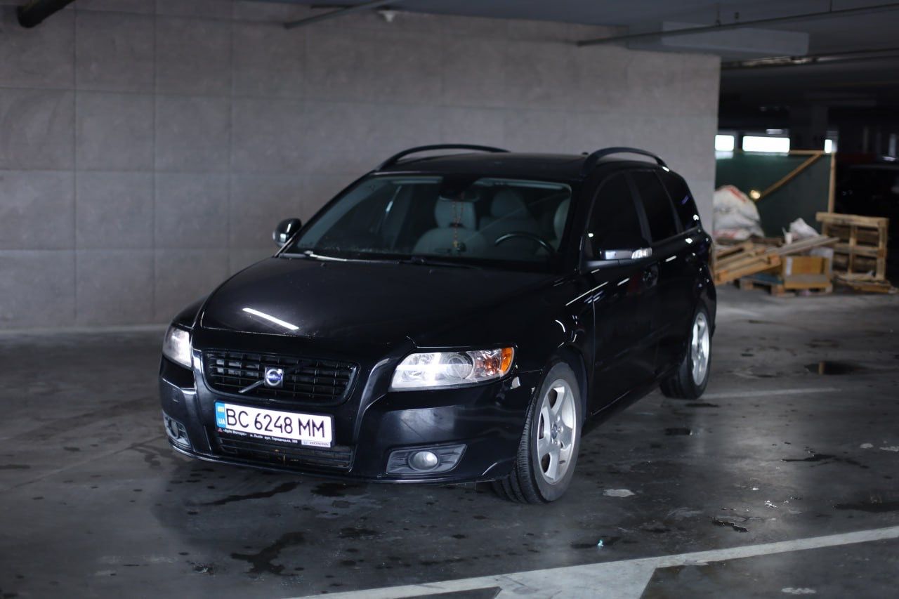 Volvo V50 - фото 1