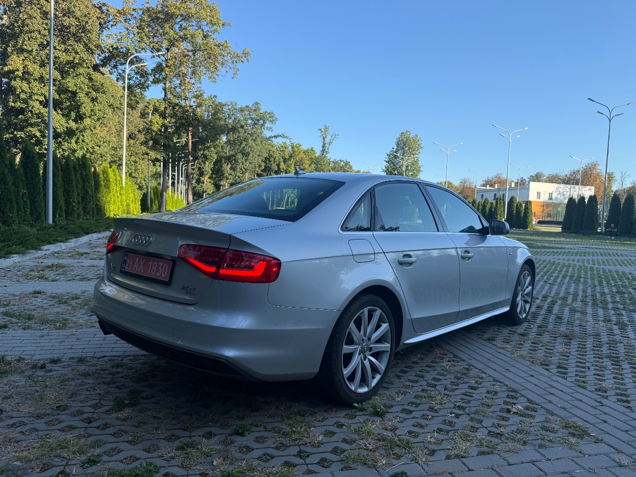 Audi A4 - фото 3