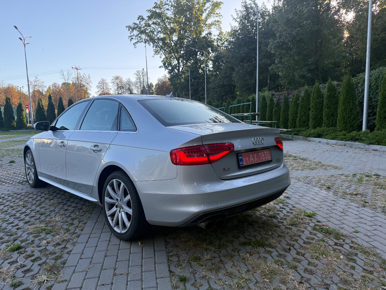 Audi A4 - фото 2