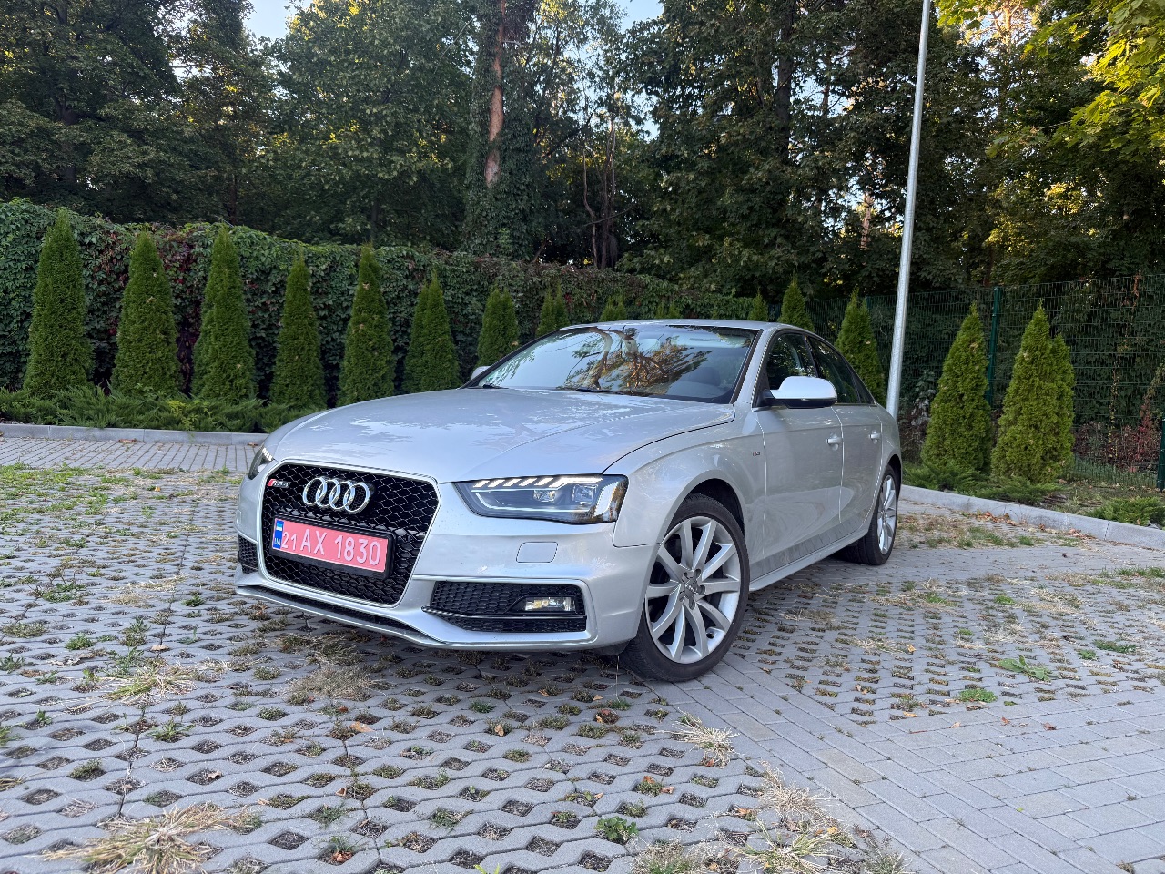 Audi A4 - фото 1