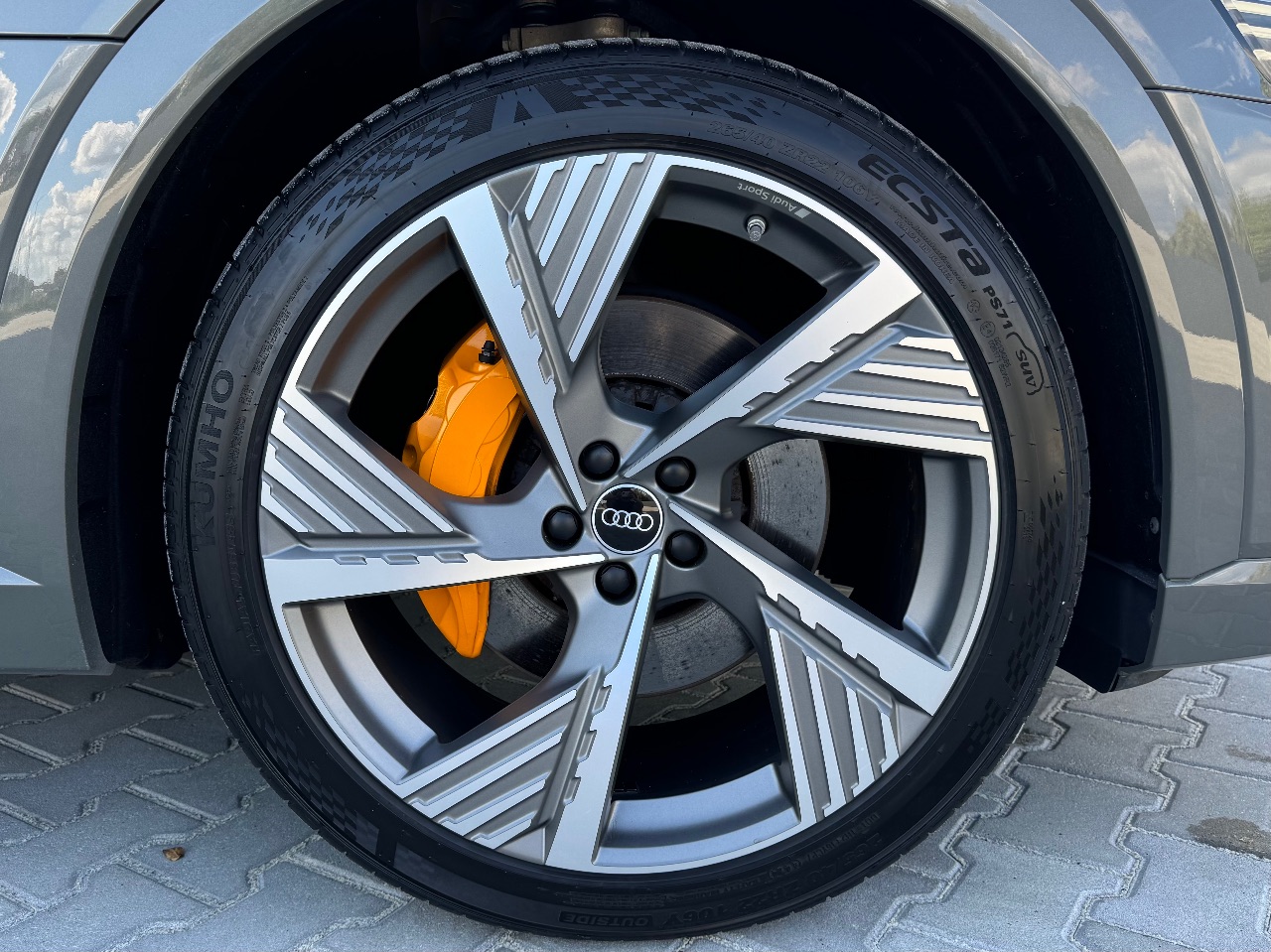 Audi e-tron Sportback - фото 10