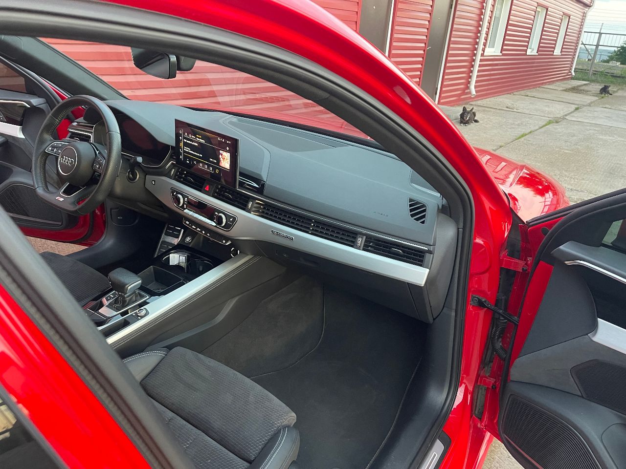 Audi A4 - фото 2