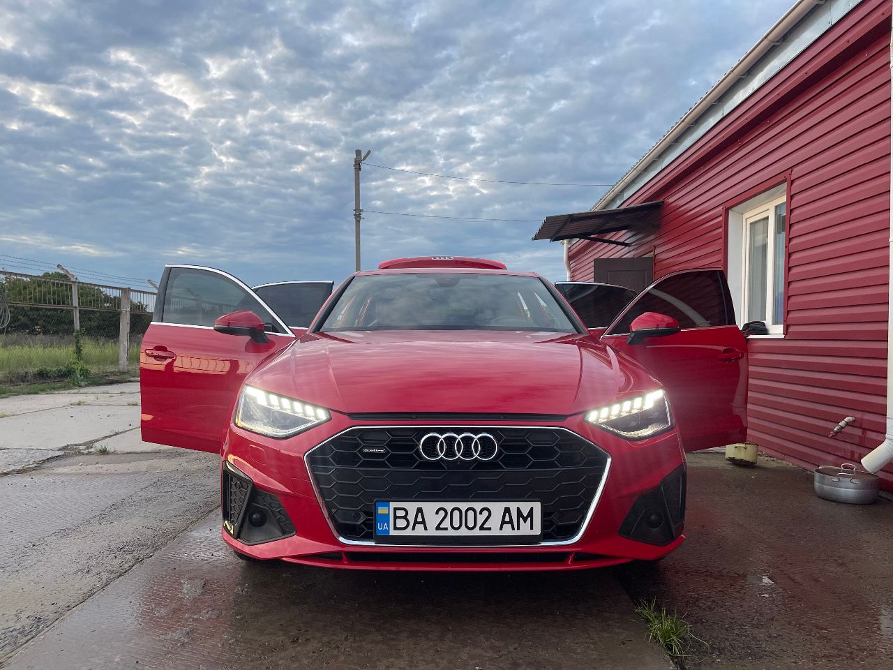 Audi A4 - фото 1