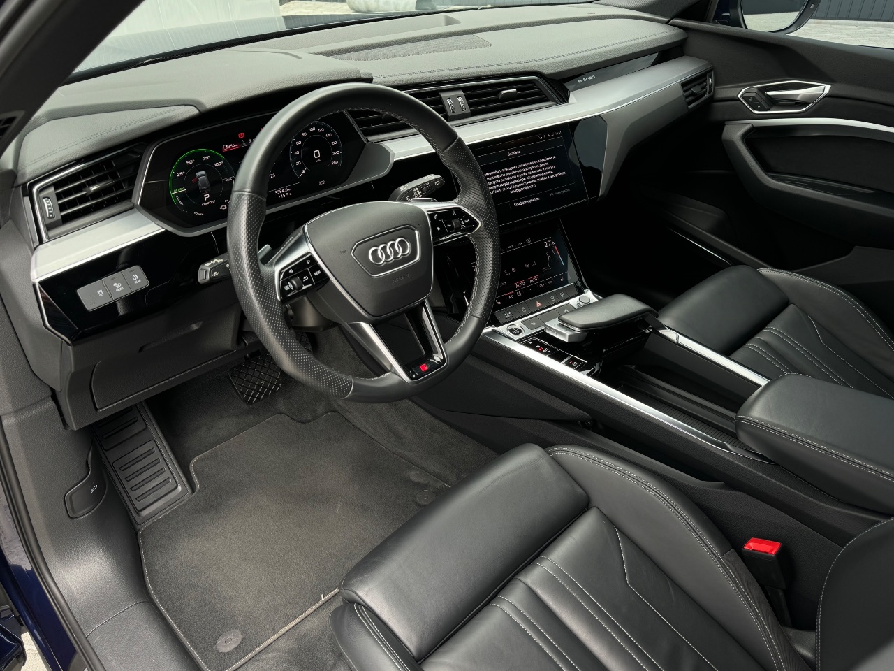 Audi e-tron - фото 11