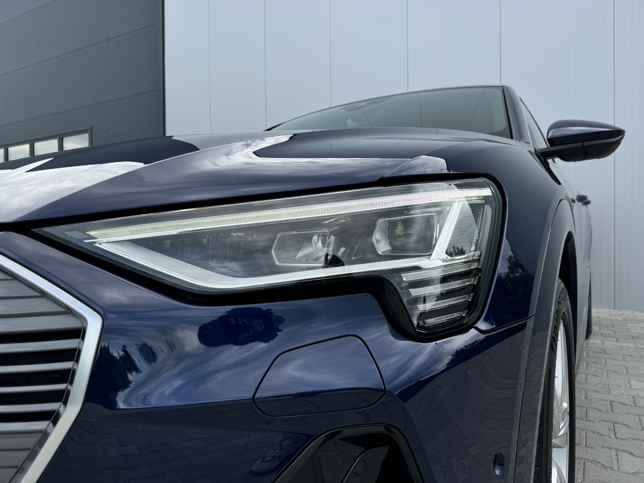 Audi e-tron - фото 7