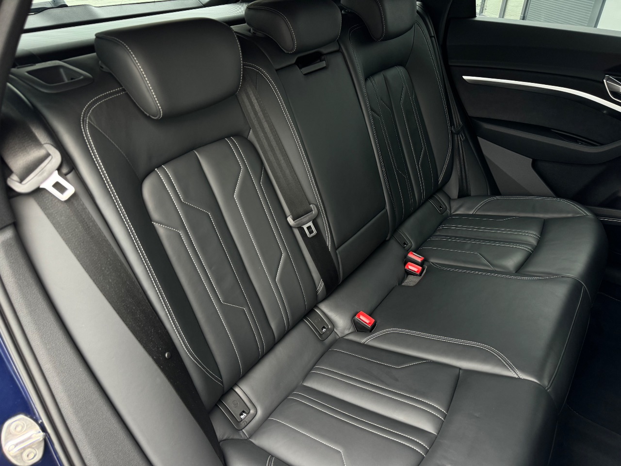 Audi e-tron - фото 21