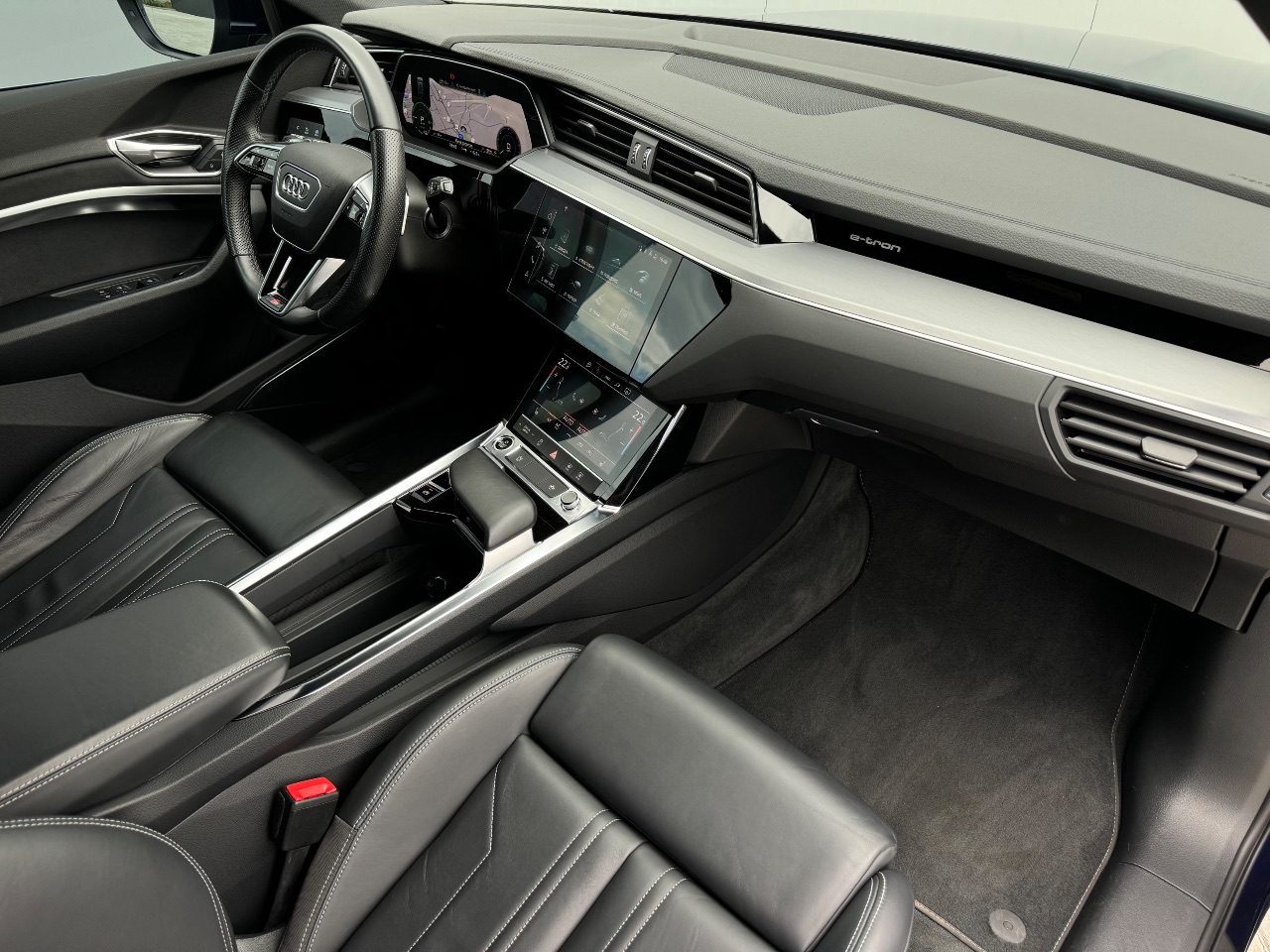 Audi e-tron - фото 22