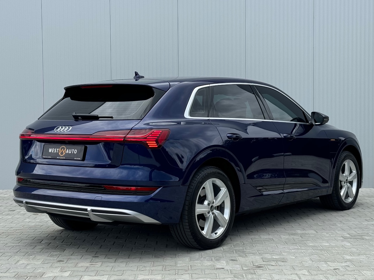 Audi e-tron - фото 6