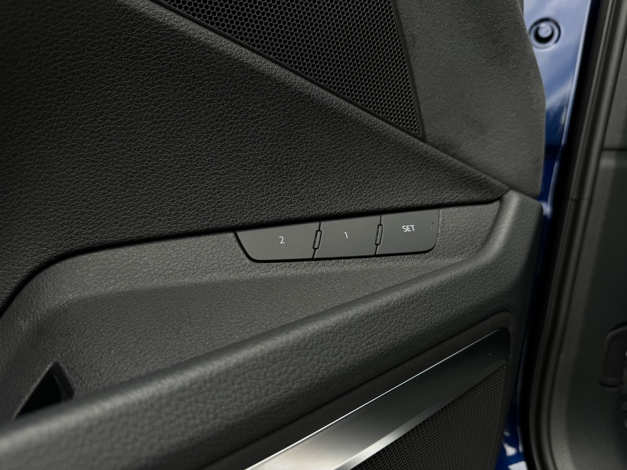 Audi e-tron - фото 16