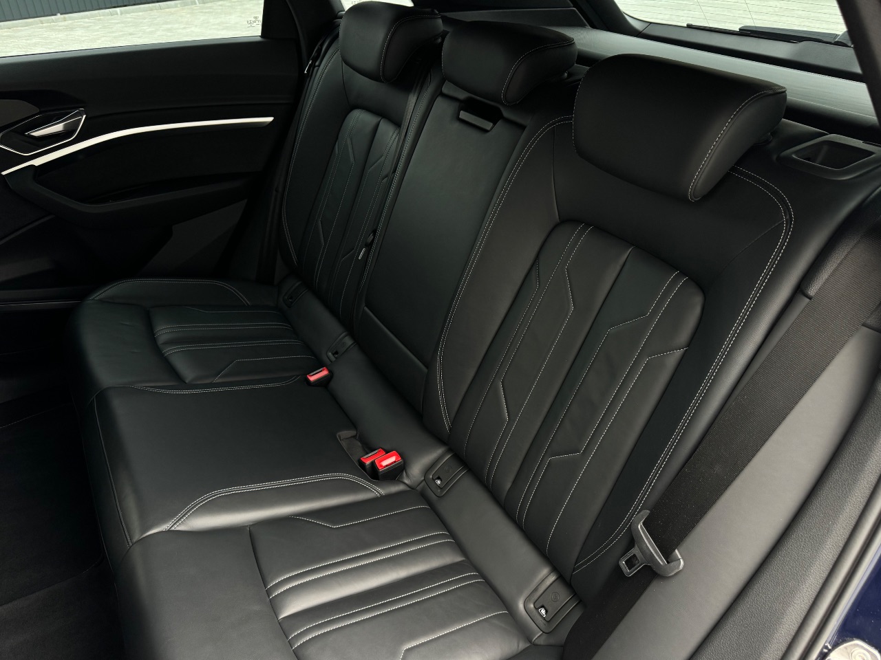 Audi e-tron - фото 18