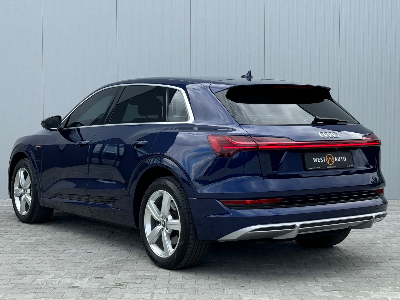 Audi e-tron - фото 4