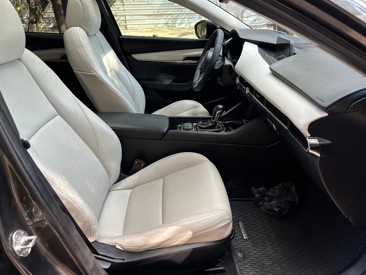 Mazda 3 - фото 5