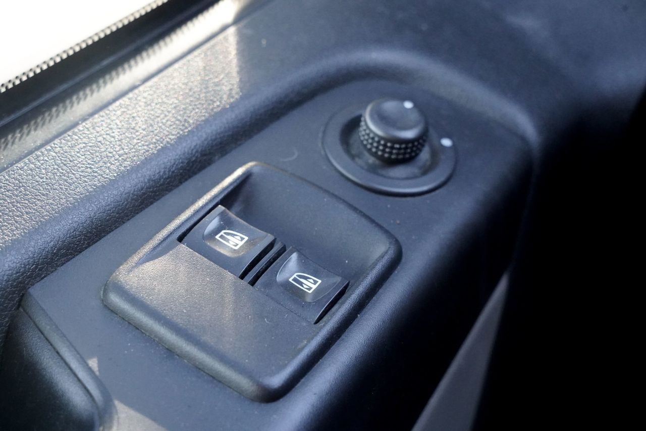 Renault Trafic - фото 13