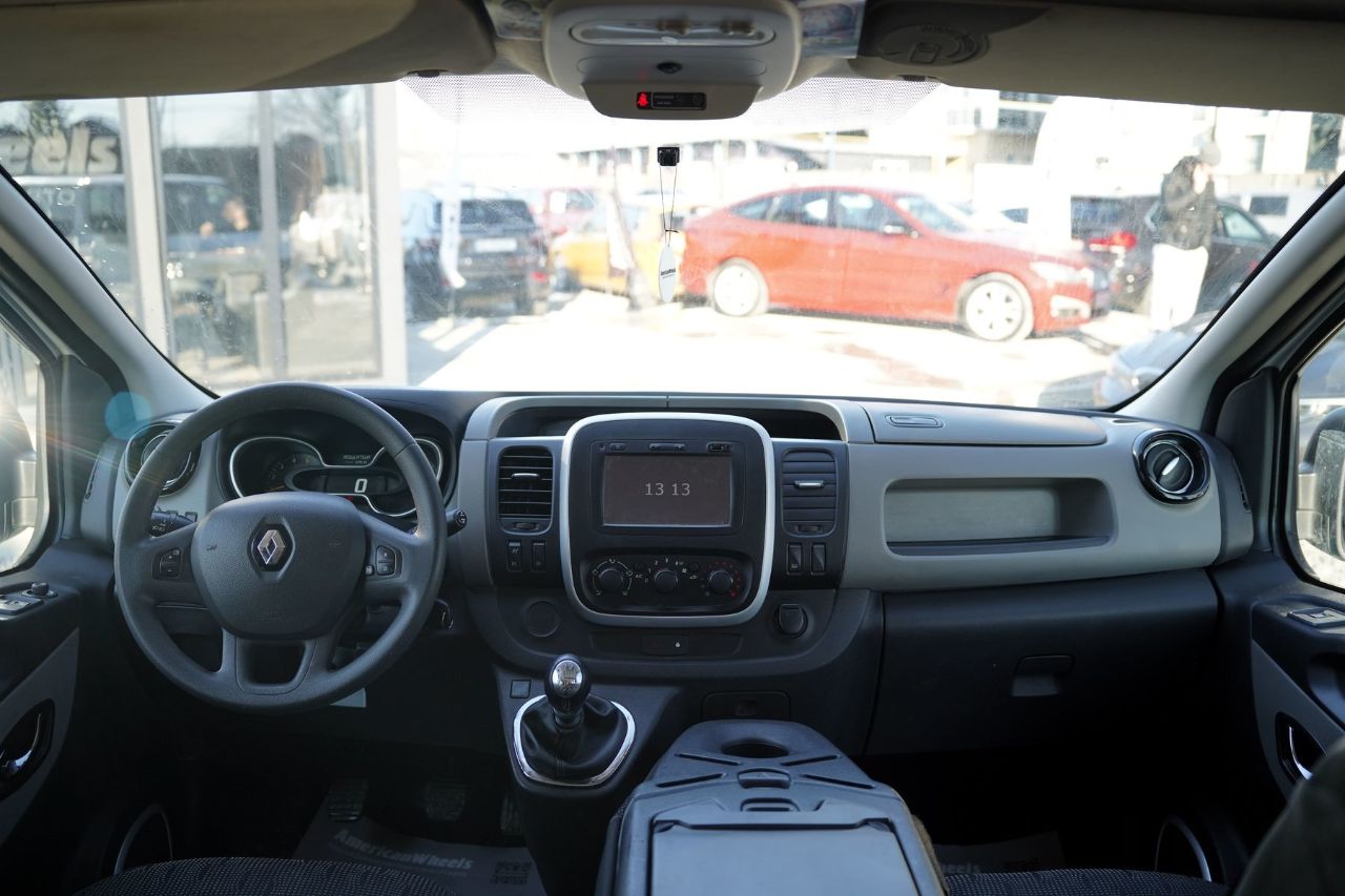 Renault Trafic - фото 15