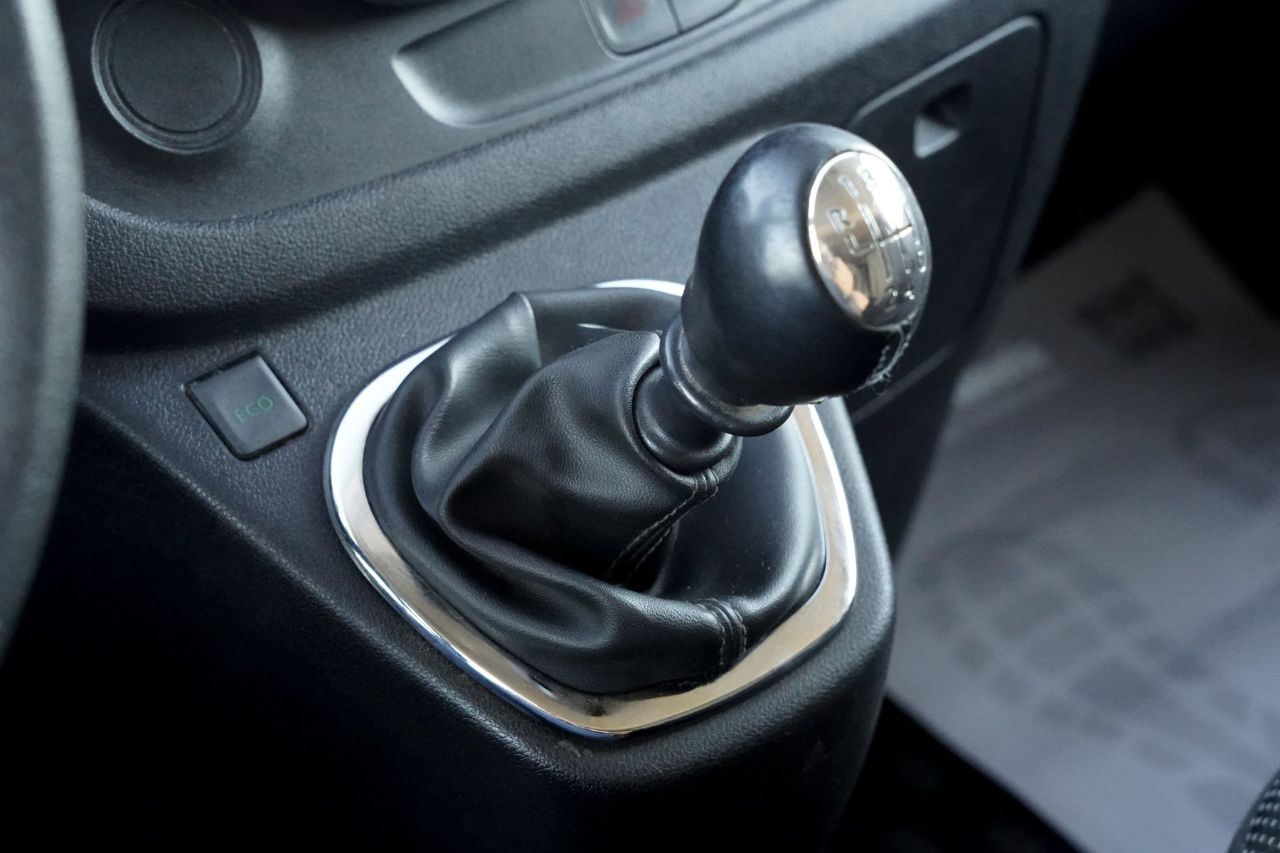 Renault Trafic - фото 20