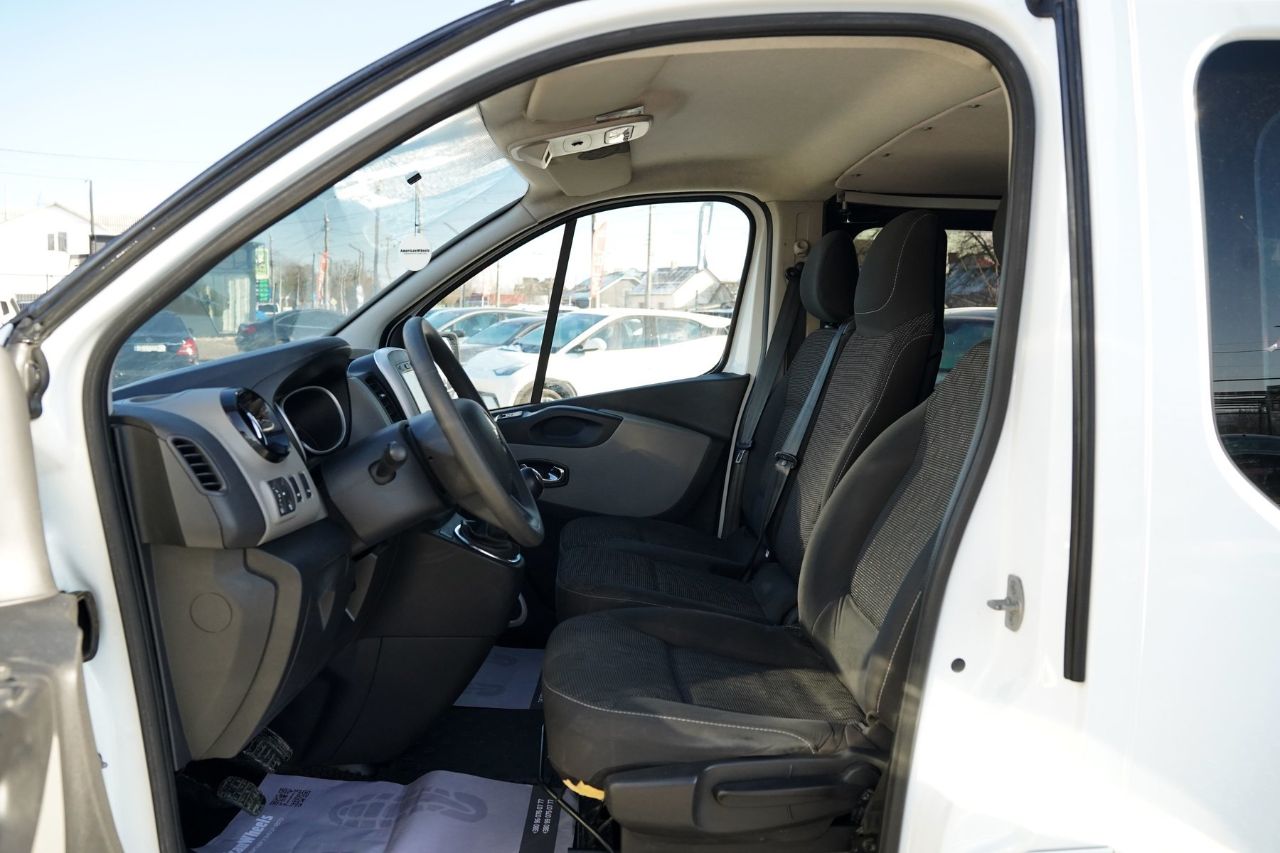 Renault Trafic - фото 12