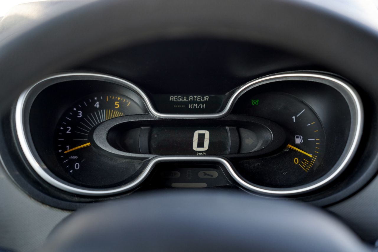 Renault Trafic - фото 17