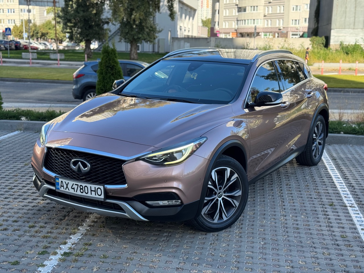 Infiniti QX30 - фото 2