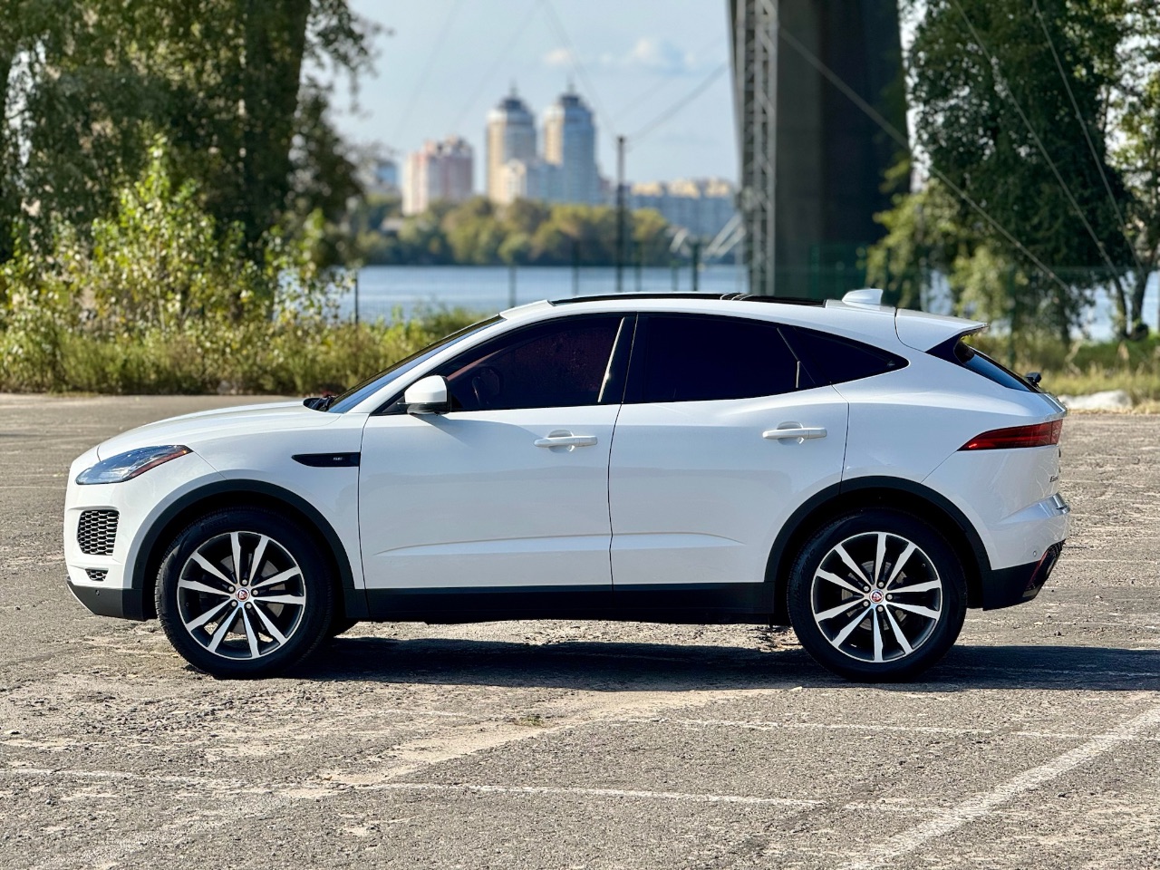 Jaguar E-Pace - фото 22