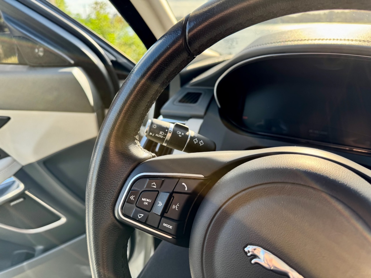 Jaguar E-Pace - фото 11