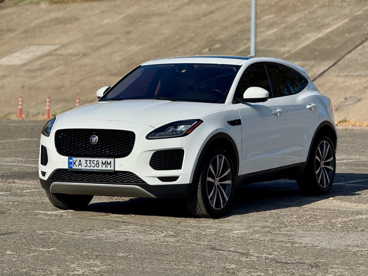 Jaguar E-Pace - фото 1