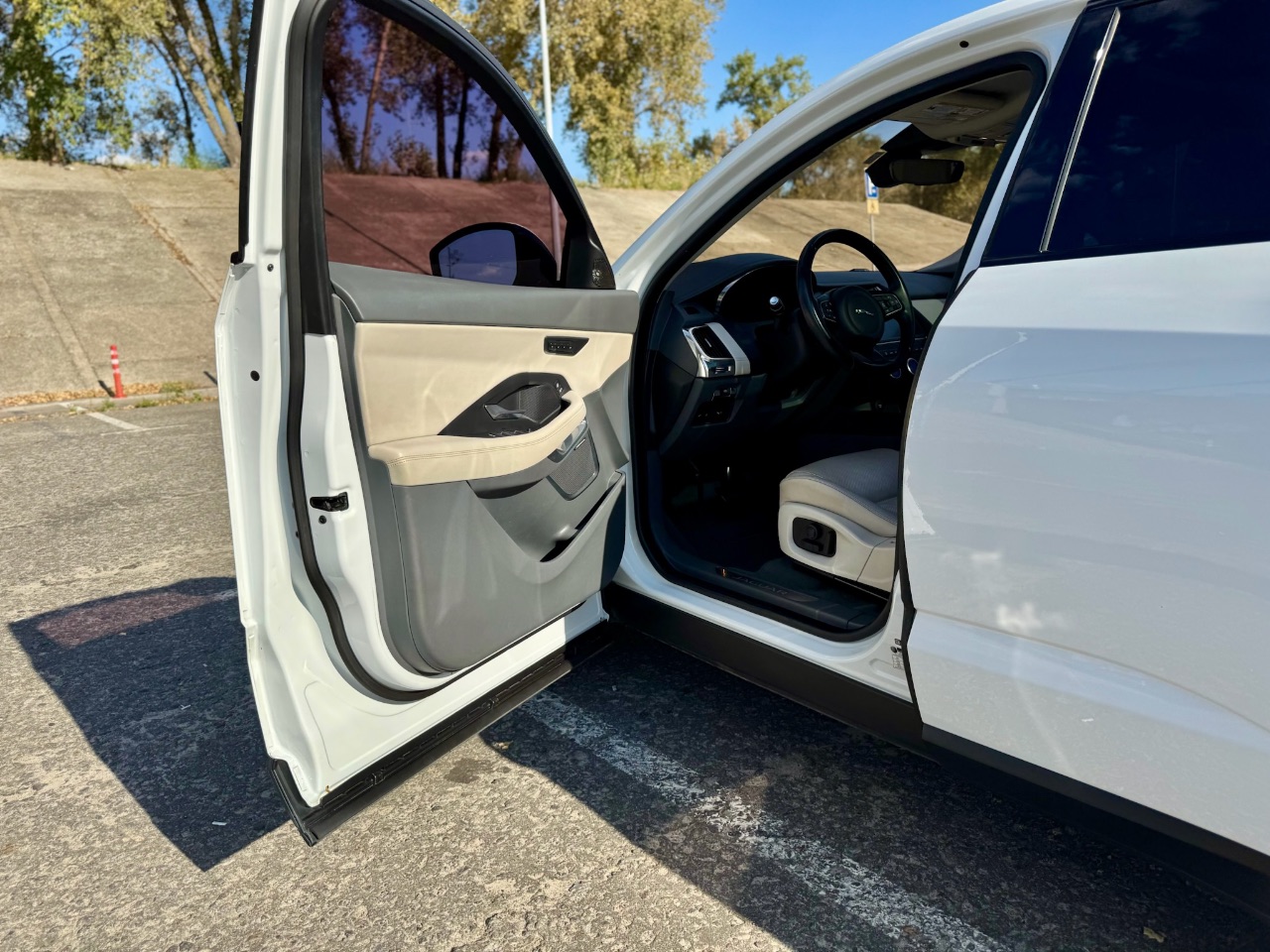 Jaguar E-Pace - фото 8