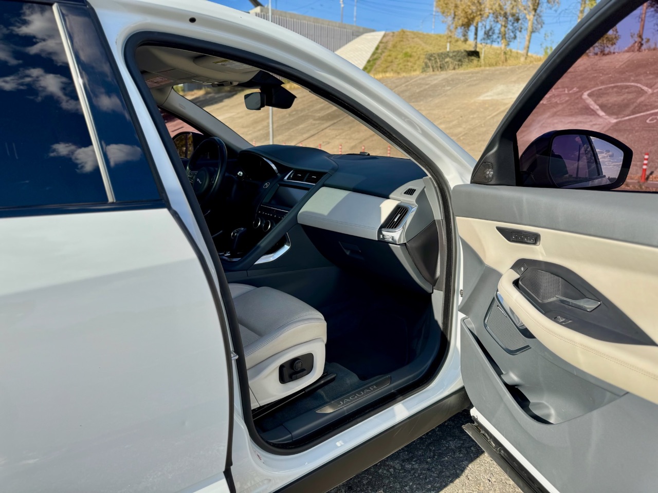 Jaguar E-Pace - фото 13