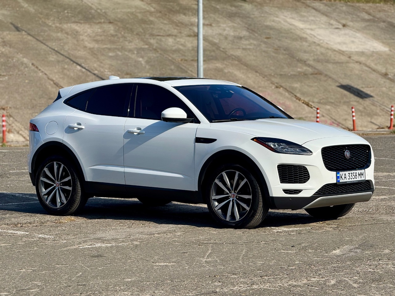 Jaguar E-Pace - фото 20