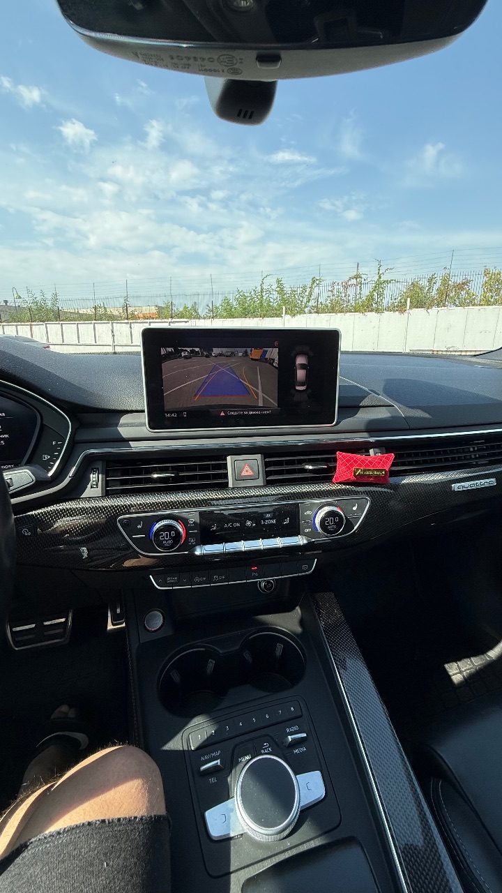 Audi S4 - фото 8