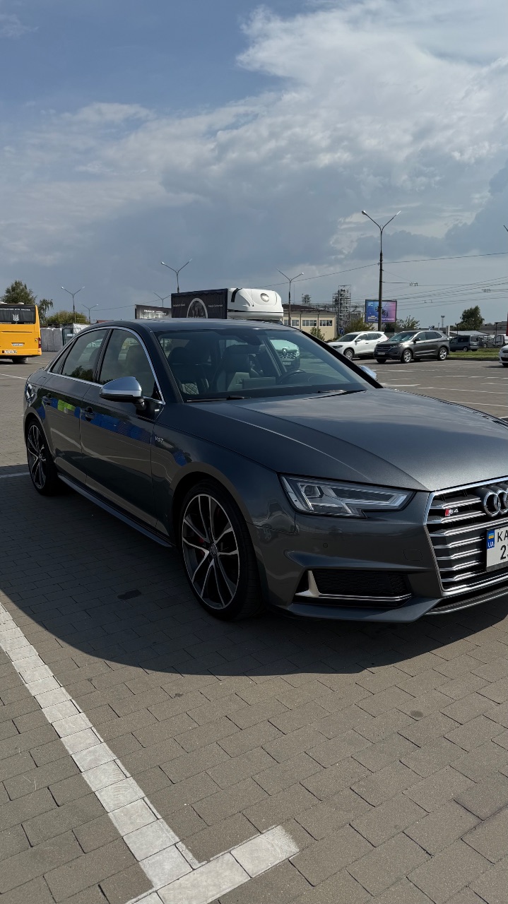 Audi S4 - фото 5