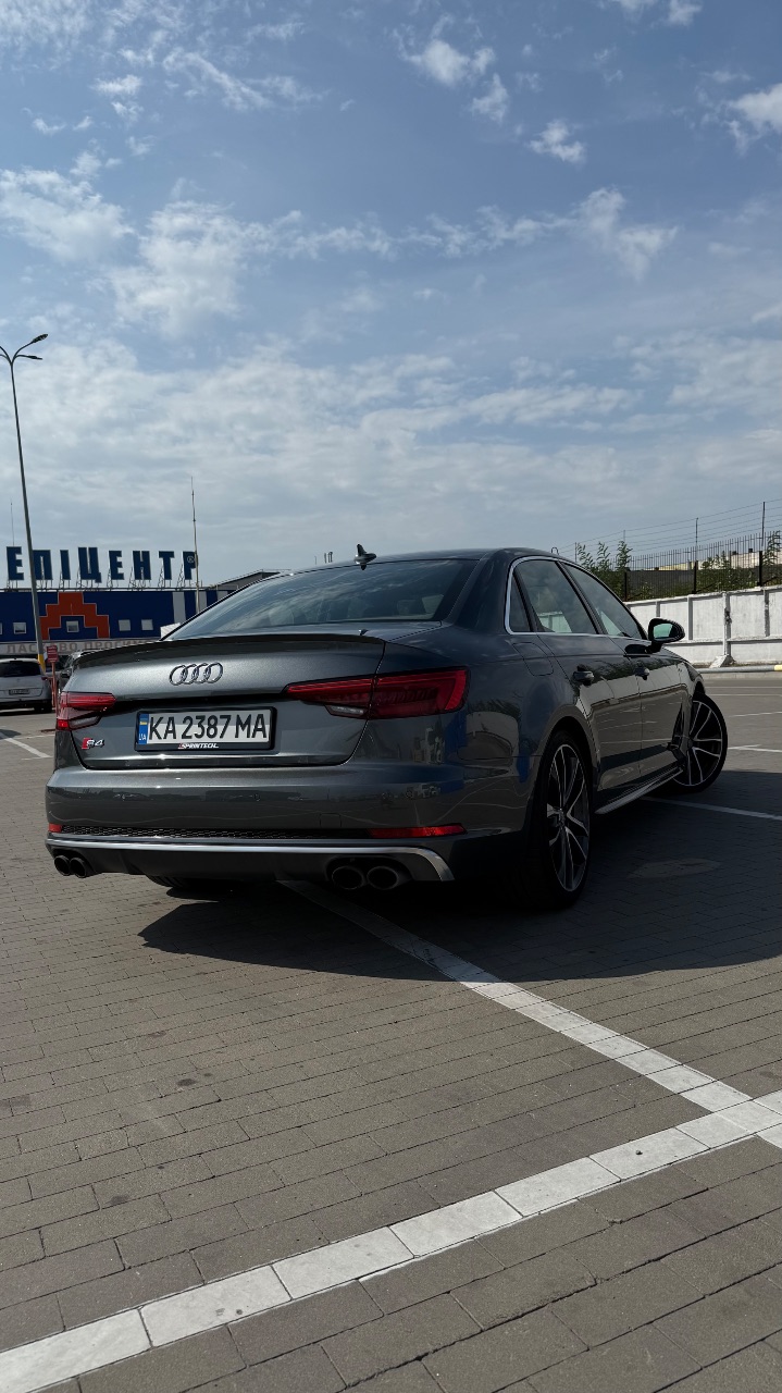 Audi S4 - фото 4