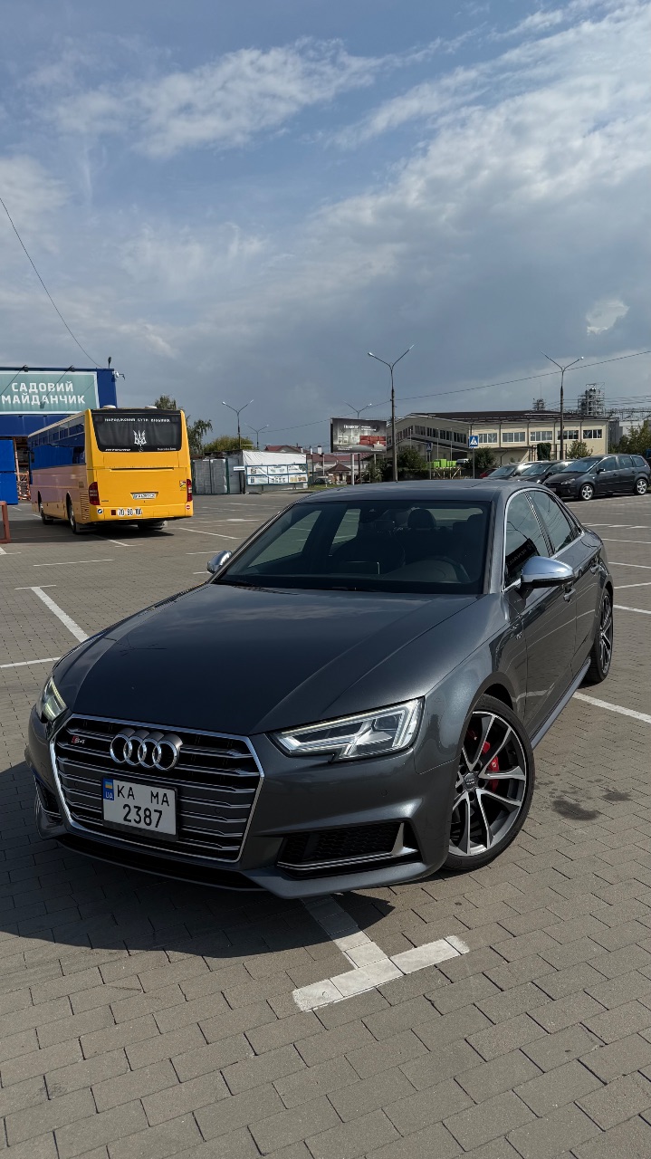 Audi S4 - фото 2