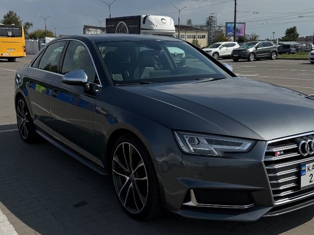 Audi S4 - фото 5