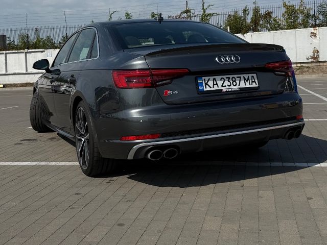 Audi S4 - фото 3
