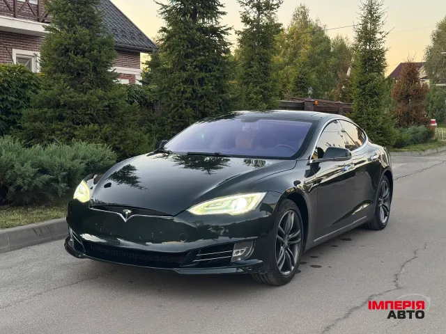 Tesla Model S - фото 1